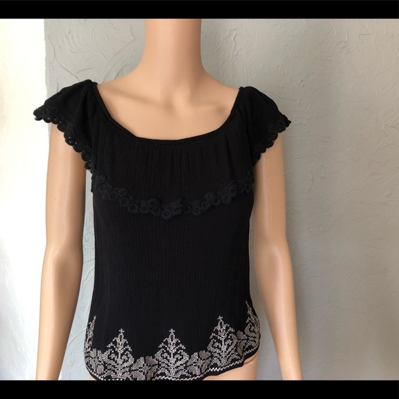 Chloe K Embroidered Off-Shoulder Lace Trim Top - Picture 5 of 8